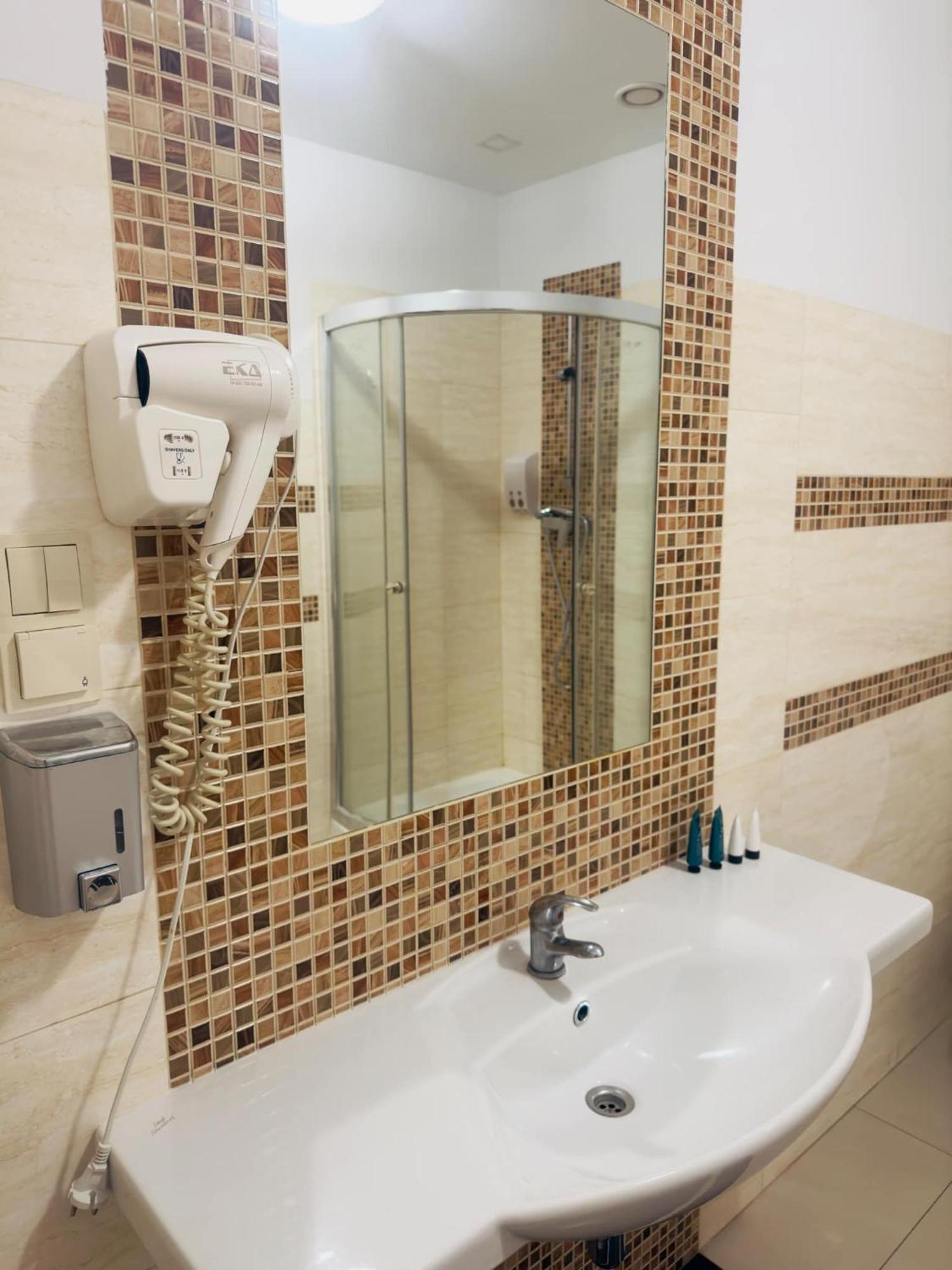 Magiczna Farma Hotel Obiady Maka I Magia 赞布鲁夫 外观 照片