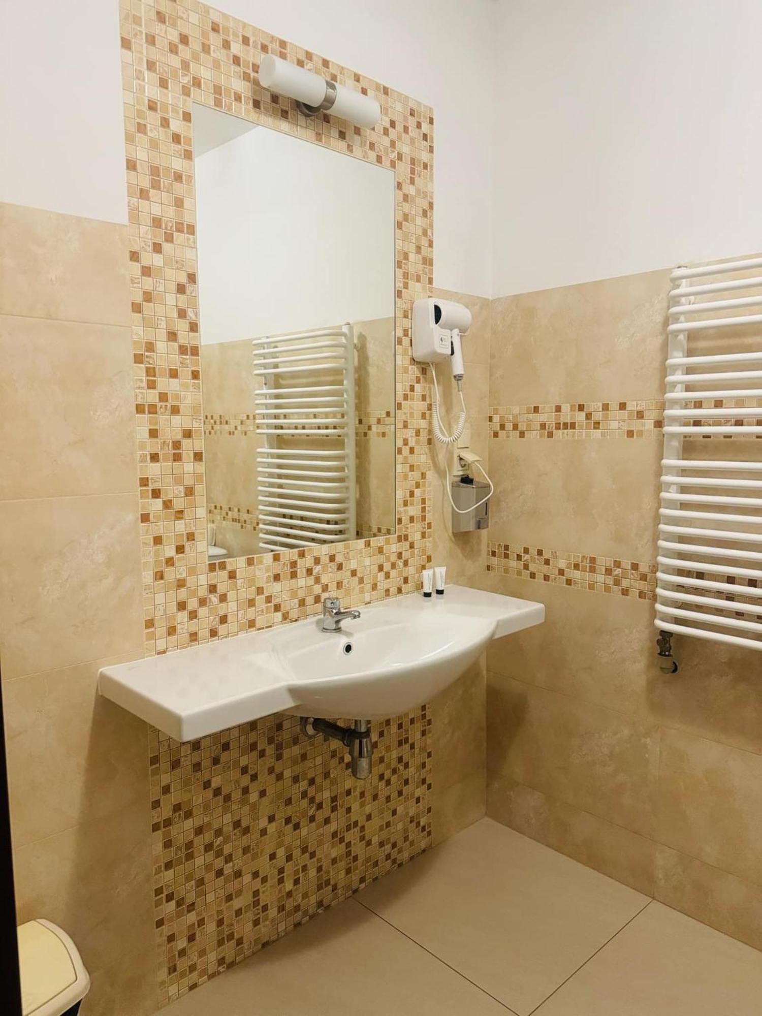 Magiczna Farma Hotel Obiady Maka I Magia 赞布鲁夫 外观 照片