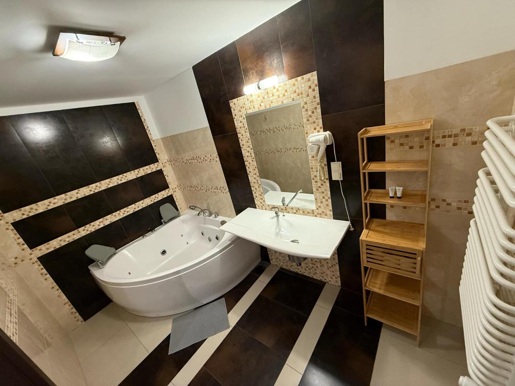 Magiczna Farma Hotel Obiady Maka I Magia 赞布鲁夫 外观 照片